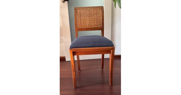 Zes eetkamerstoelen