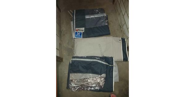 Caravanluifel plus 2 zijflappen voor kleine caravan zonder stokken