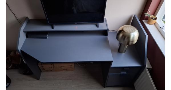 Mat zwart stoer game bureau 