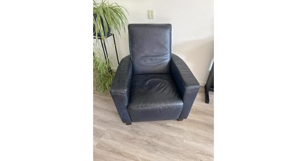 Donkerblauwe leren fauteuil