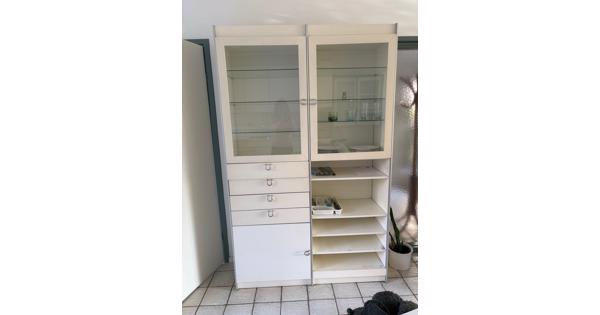 Buffetkast met vitrine, lades en open vakken