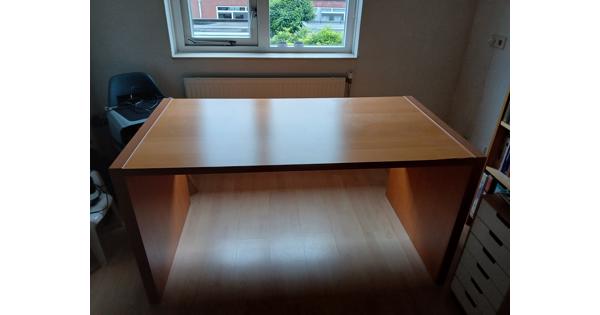Bureau van eikenfineer