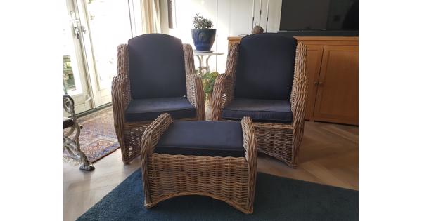 2 Rotan fauteuils en footstool