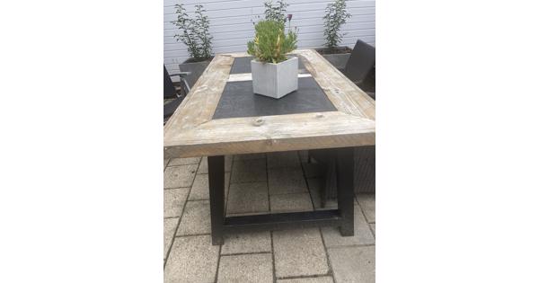 Tuintafel en stoelen