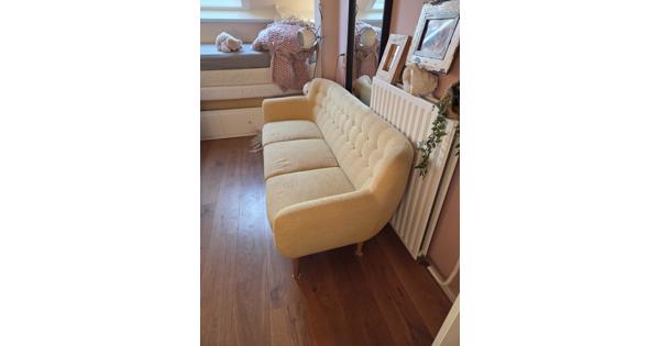 Gele stoffen bank deens design