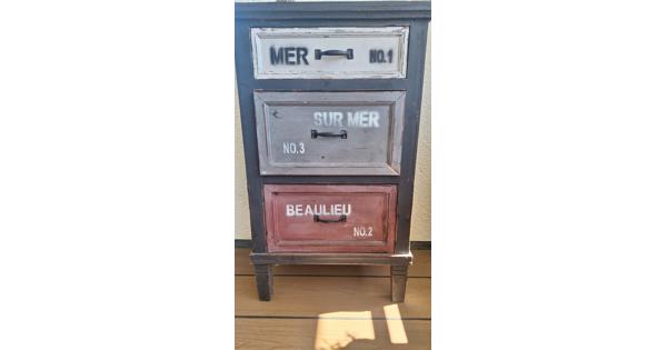 Ladekastje voor op het terras