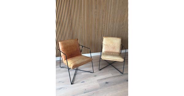 2 cognac stoelen / fauteuils