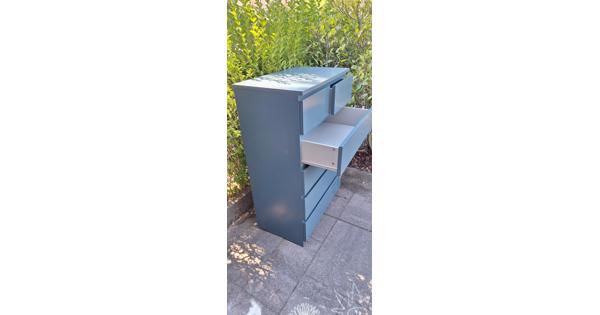 Malm kledingkast lades