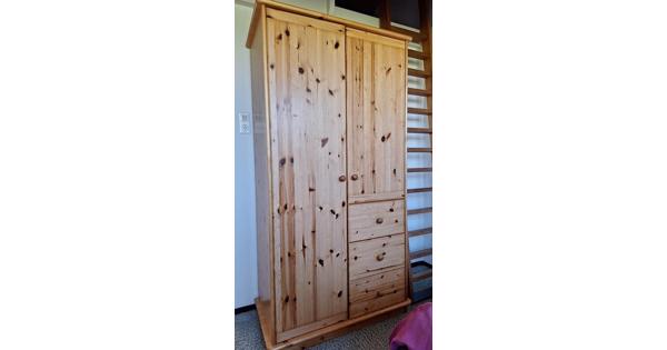 Grenen kast