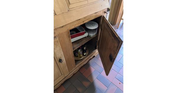 Antieke grenen kast