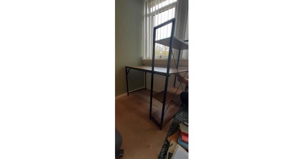 Handig houten bureau 