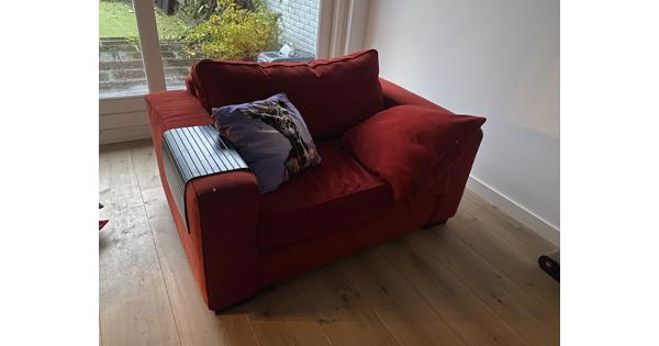 Rode fluwelen loveseat