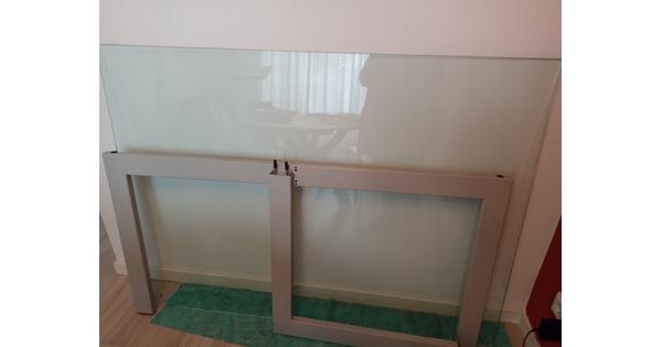 Eetkamer tafel met glazen blad