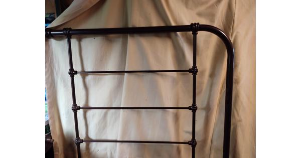 prachtig metalen bed met goed matras