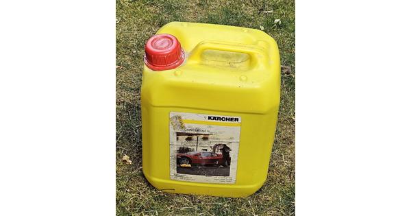 tankje met car cleaner van Kärcher