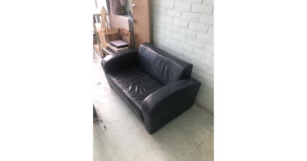 Donkerblauwe kleine bank