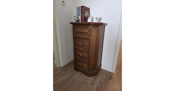 Grote eikenhouten kast