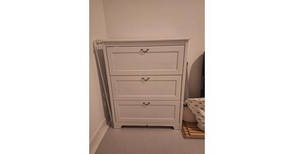 Houten witte ladekast met 3 lades