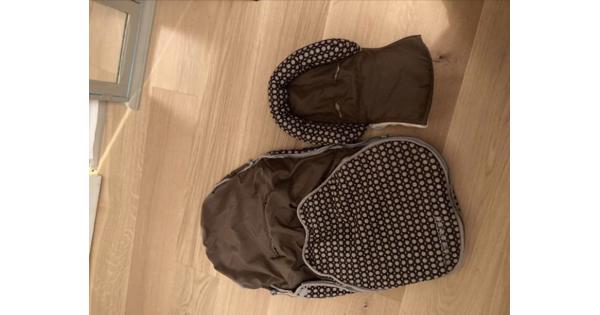 Maxicosi met warmtezak en verklein kussen
