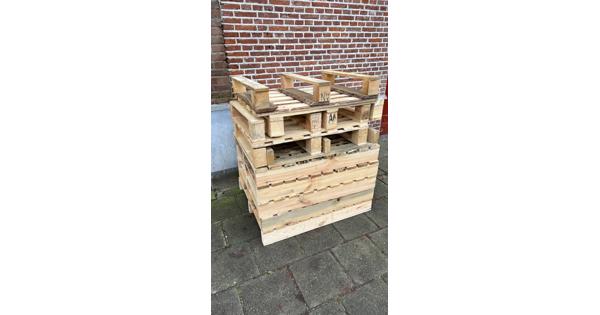 Stapel met houten pallets