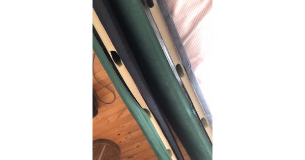 2 inflatable/zelfopblazende slaapmatjes ter reparatie
