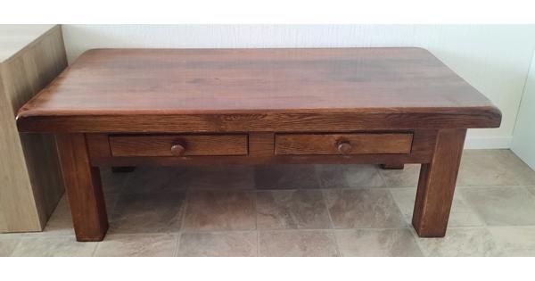 Donker eikenhouten salontafel met 2 schuiflades