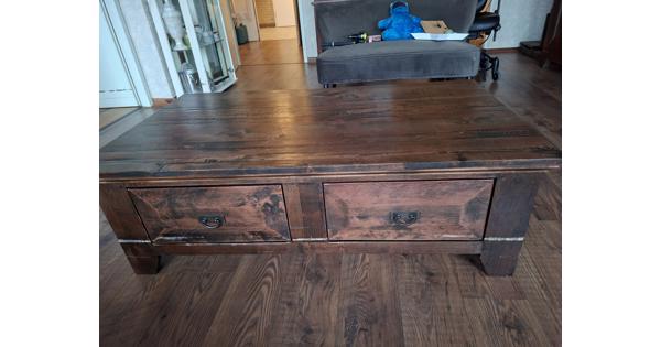 Salontafel met bijpassende lamp