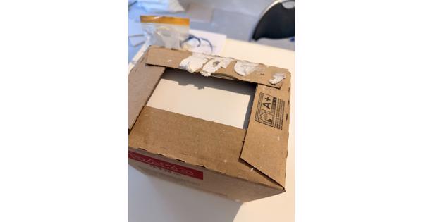 Gratis afhalen 2 doosjes witte badkamer tegels 