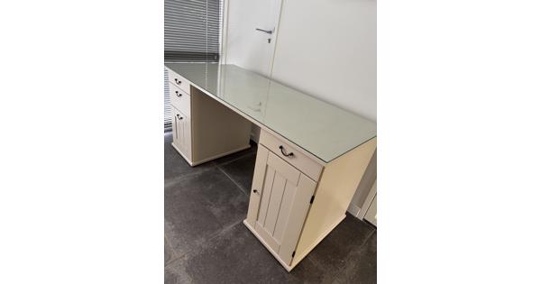 Bureau in zeer nette staat 