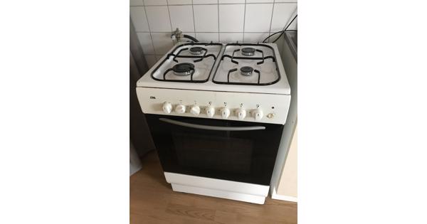 Goedwerkende 4 pits gasfornuis met oven 