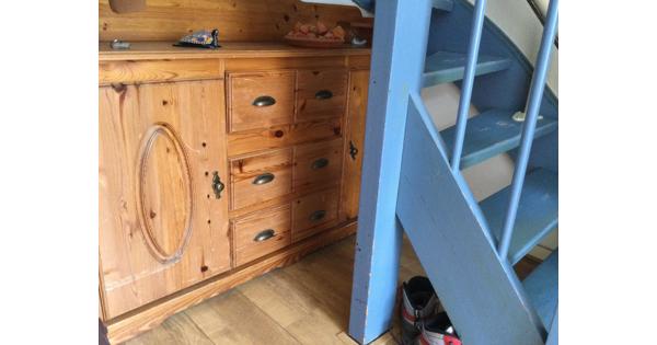 Kast met laden en klapdeuren