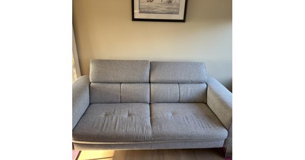 Zitbank met verstelbare hoofdsteun