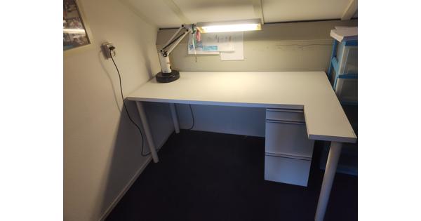 Bureau met ladeblok 
