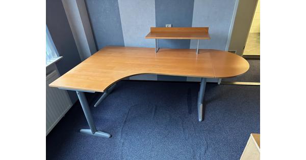 Halfrond bureau met opzetstuk