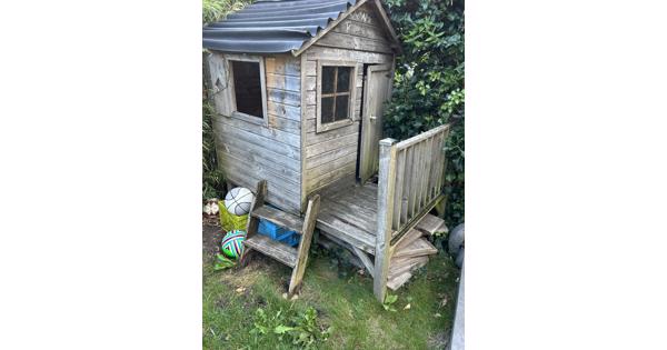Tuin huisje , opknapper. Met picknicktafel 