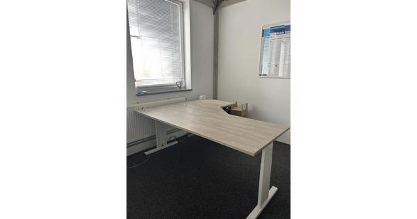 Ruim hoek bureau