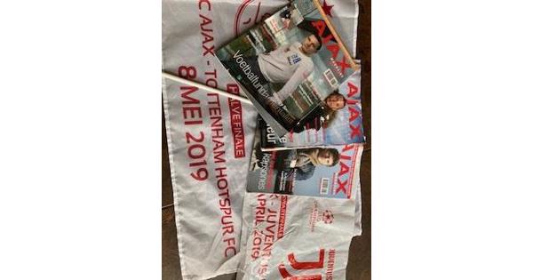 Ajax Magazines en Ajax vlaggetjes