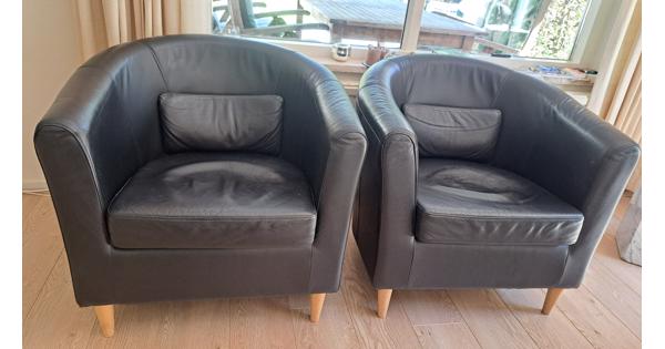 2 zwarte (kunst) leren fauteuils/zitstoelen