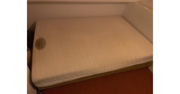 Boxspring en of matras 140x200