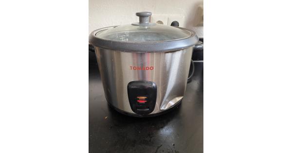 goed werkende rijstkoker met deksel