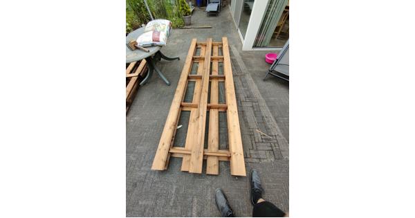 Houten flonders van mooi geinpregneerd hout.