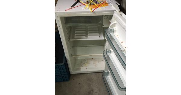Smalle koelkast met vriesvak