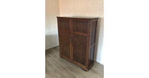 Oude eiken kast 