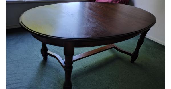 Ovalen houten eettafel voor ca 6 pers