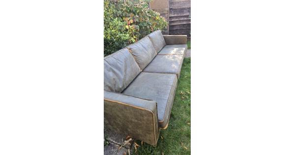 Stoere legergroene 3 zits bank