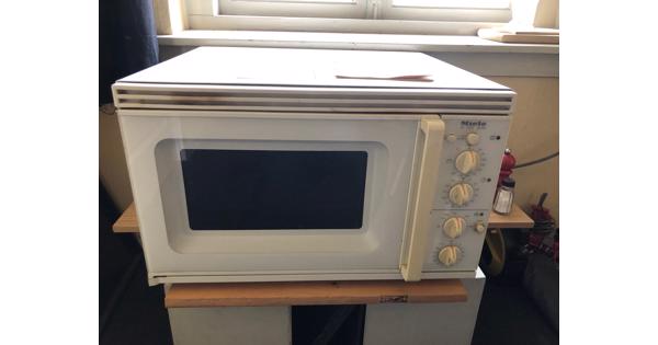 Miele combimagnetron: magnetron, gril en oven met heteluchtfunctie