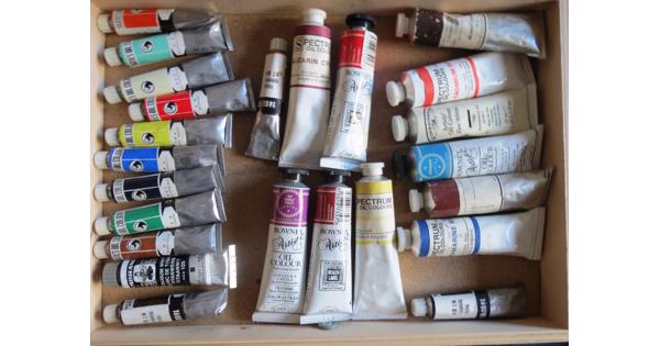 tubes olieverf en schildersmedium
