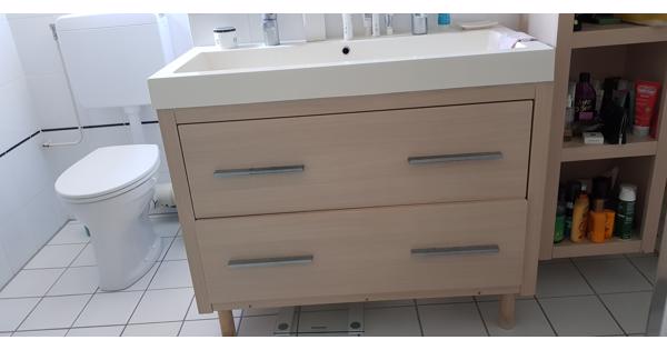 Badkamermeubel + open kast + spiegel