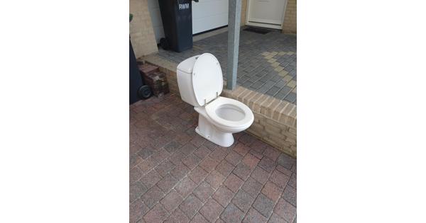 Douche deur en toilet compleet 