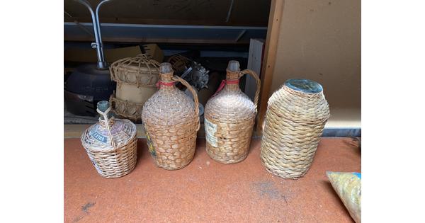 4 glazen kruiken metriet bekleed